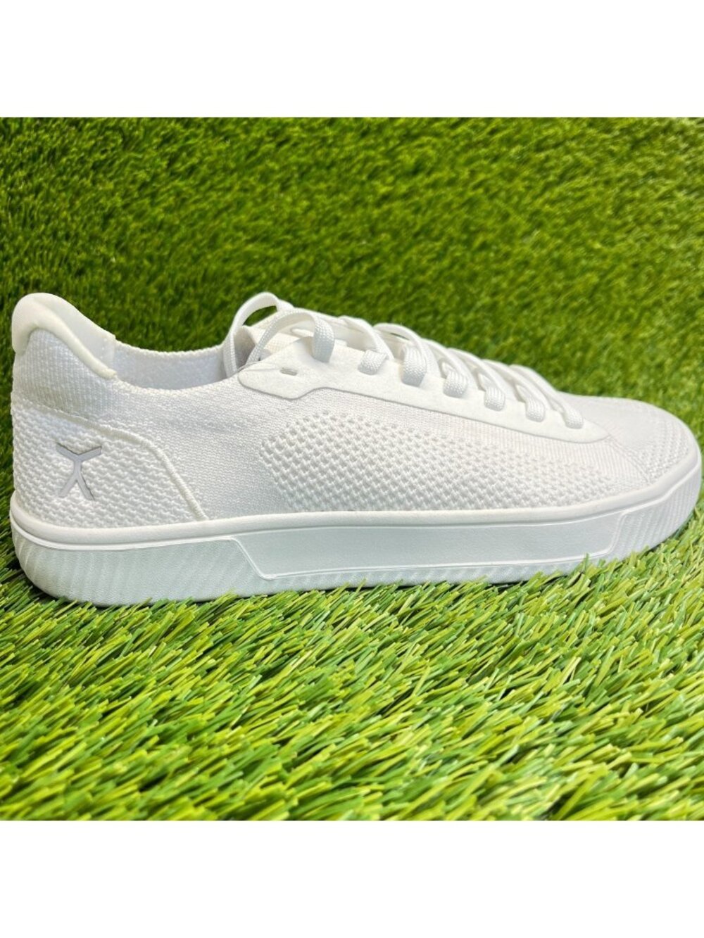 Flux Footwear Adapt Trainer White Mens Size 8 Womens Size 9.5 Athletic Shoes